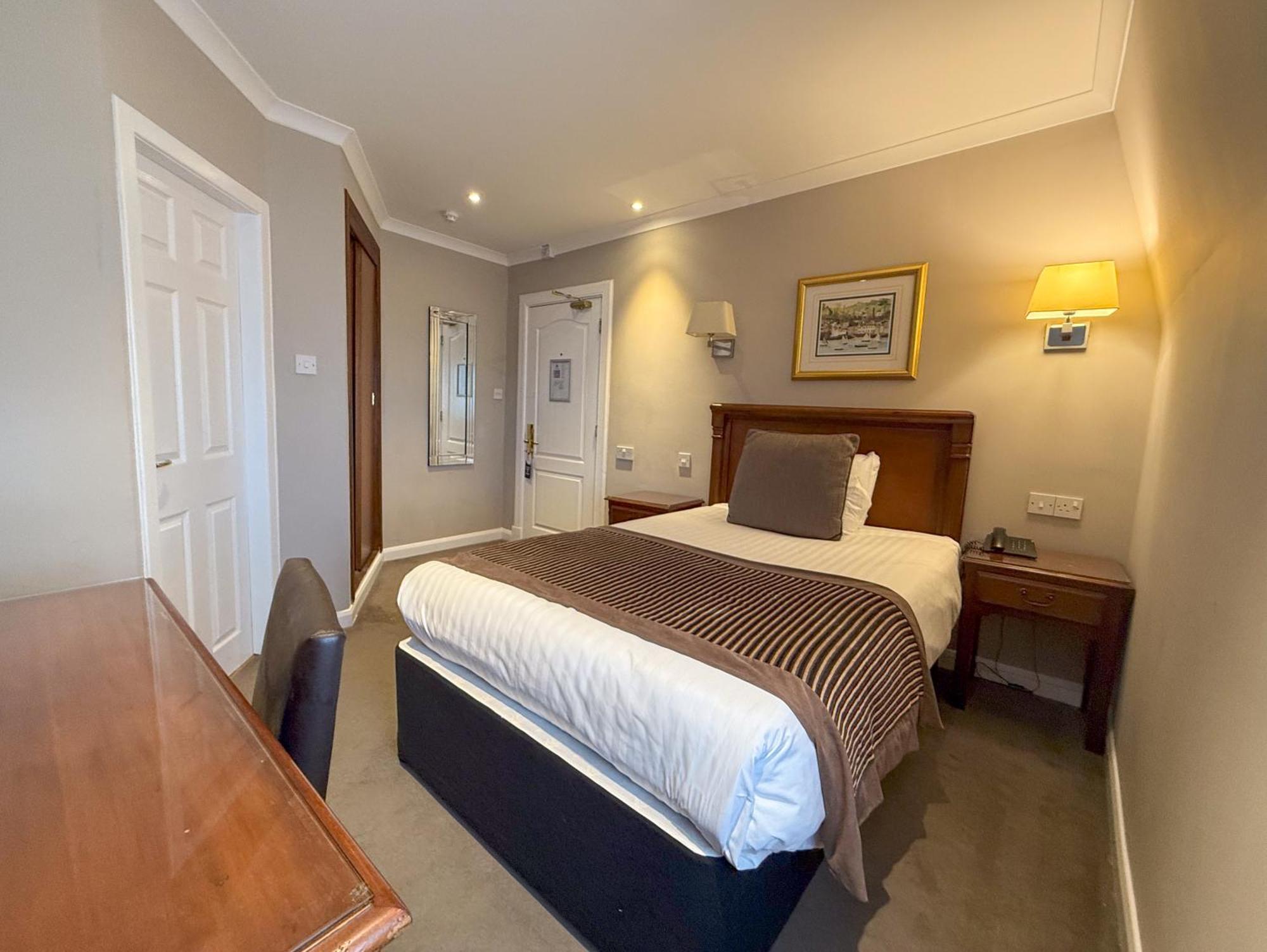Aberdeen Douglas Hotel Екстер'єр фото